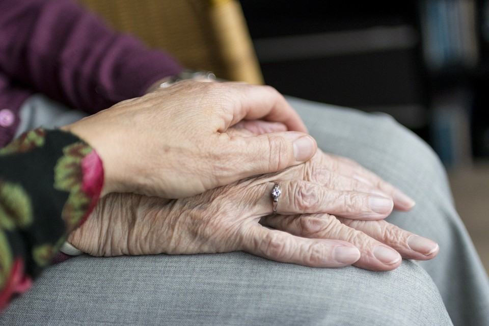 보건복지부는 올해부터 기존 6개 노인돌봄 서비스를 통합ㆍ개편, '노인맞춤돌봄서비스' 제공한다고 밝혔다.