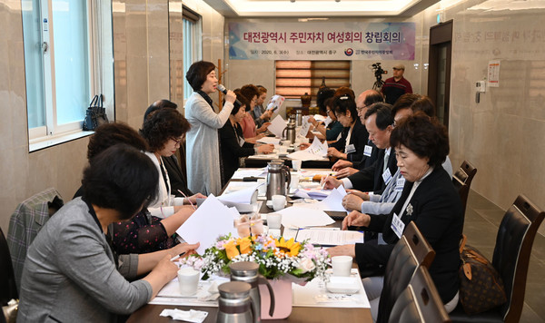 대전광역시 주민자치 여성회의가 6월 3일 대전 중구의 한 음식점에서 창립회의를 열어 출범을 알렸다. 사진=이문재 기자