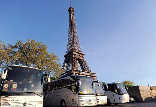 PASS Autocar에 따라 관리되는 프랑스 파리의 관광버스