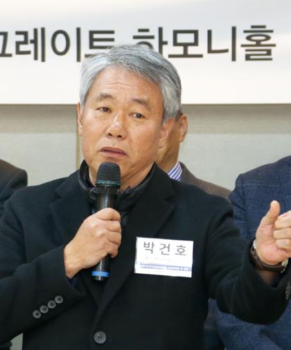 박건호 경기도 용인시 주민자치연합회장이 인사를 하고 있다. / 사진=박 철 기자